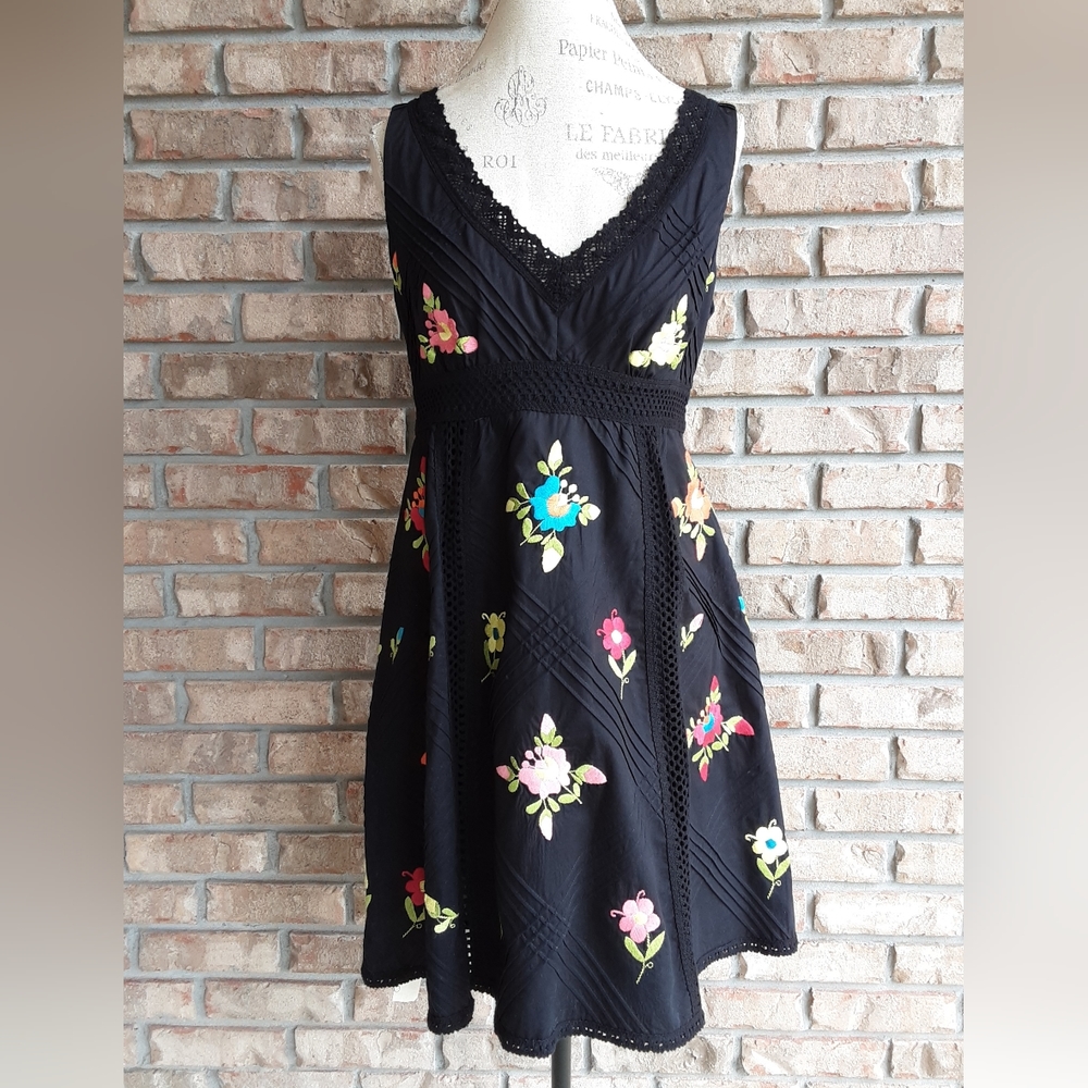 Nanette Lepore Black Floral Embroidered V-Neck Dress Sz 12